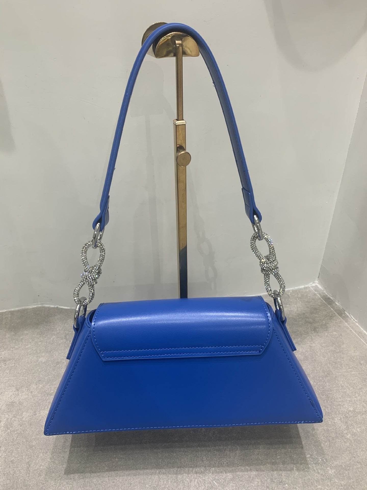 Leather Niche Light Luxury Bow Buckle Shoulder Bag - Luxbrandz
