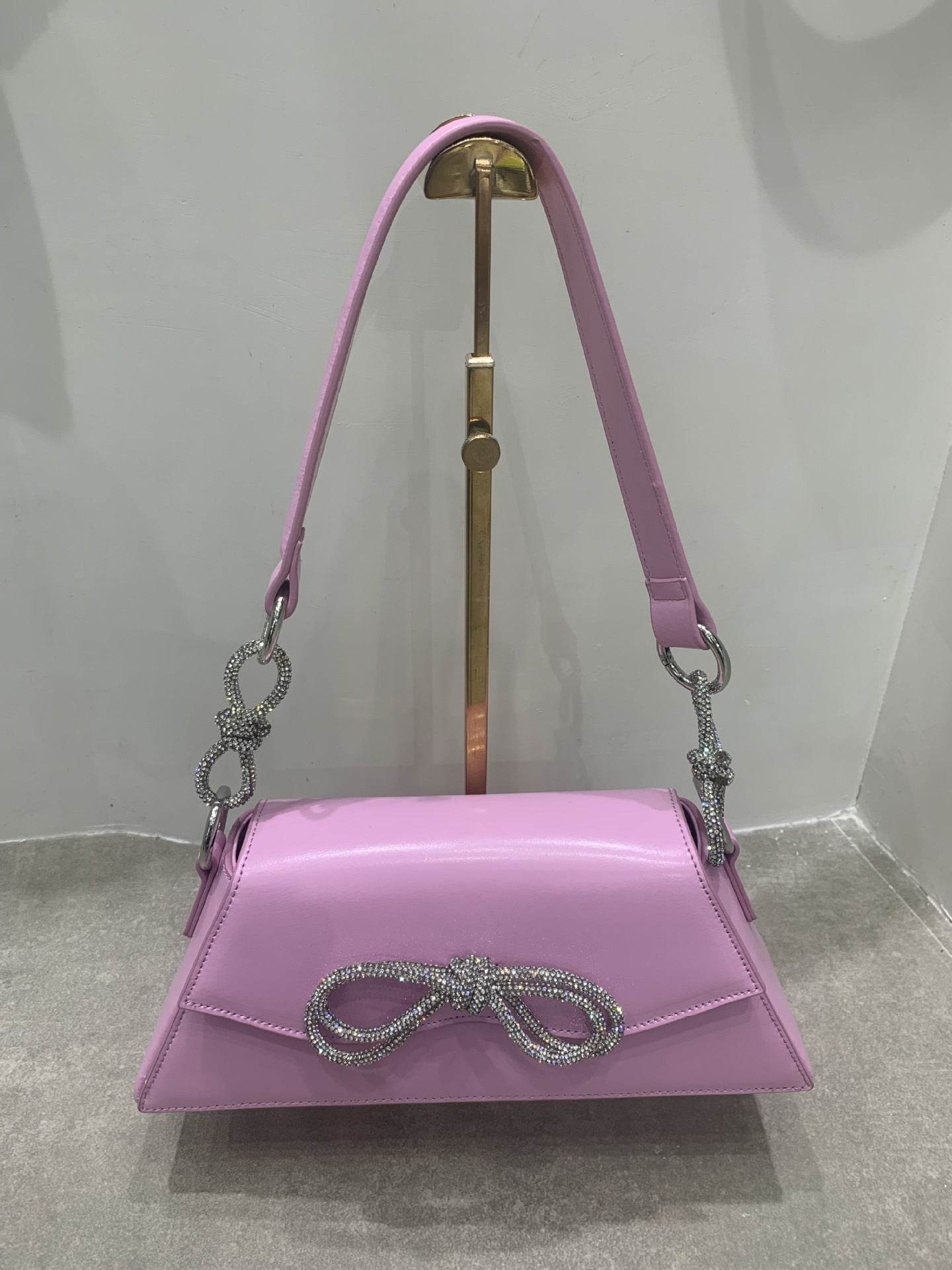 Leather Niche Light Luxury Bow Buckle Shoulder Bag - Luxbrandz