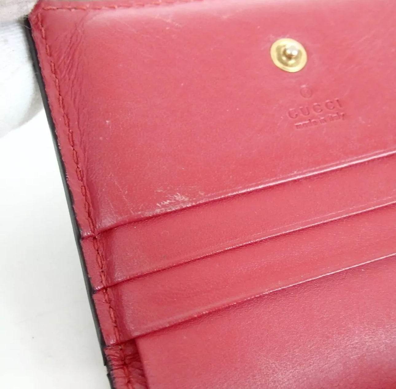 Authentic GUCCI 476050.1147 GG Supreme Cherry wallet PVC/leatherin excellent condition - Luxbrandz
