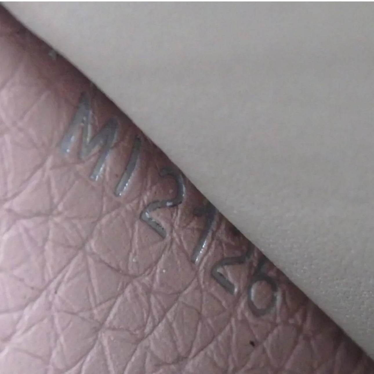 Authentic LOUIS VUITTON M61250 Portefeiulle Capsine purse leather in excellent condition - Luxbrandz