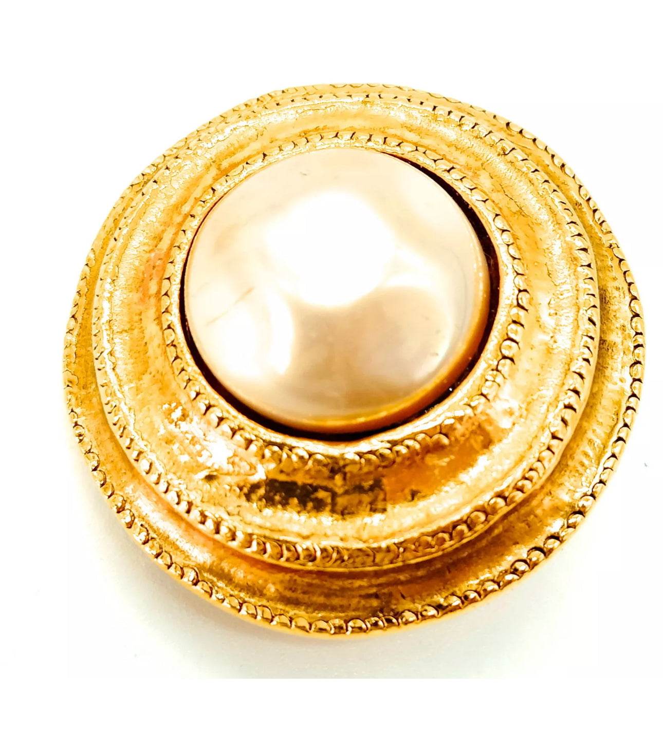 Chanel Earrings Beiges in excellent condition mint - Luxbrandz