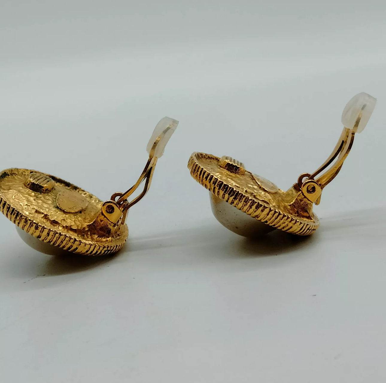 Chanel Earrings Beiges in excellent condition mint - Luxbrandz