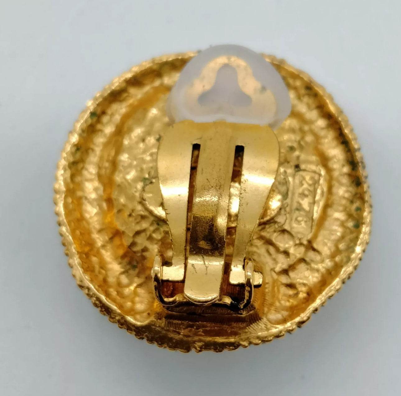 Chanel Earrings Beiges in excellent condition mint - Luxbrandz