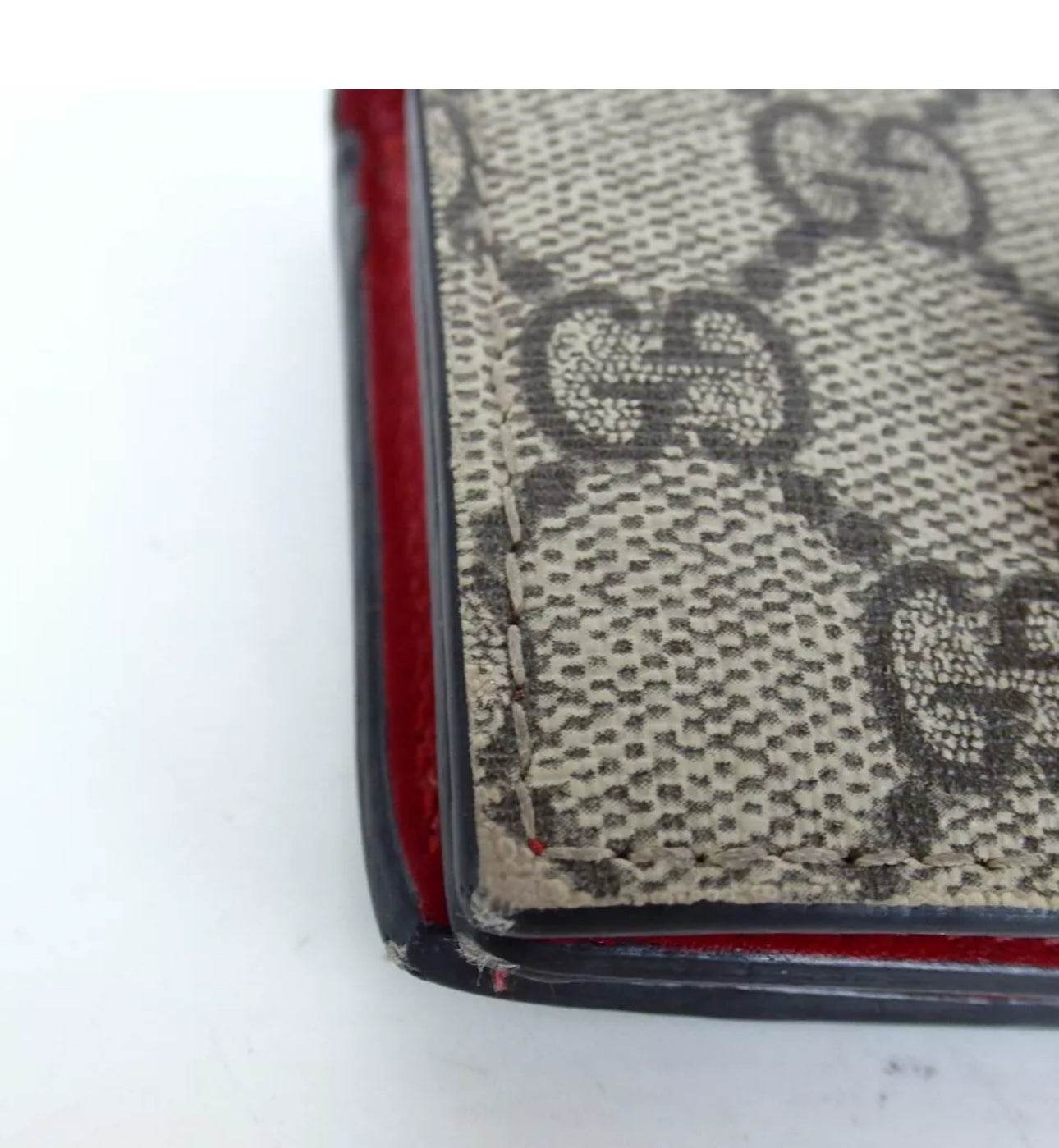 Authentic GUCCI 476050.1147 GG Supreme Cherry wallet PVC/leatherin excellent condition - Luxbrandz