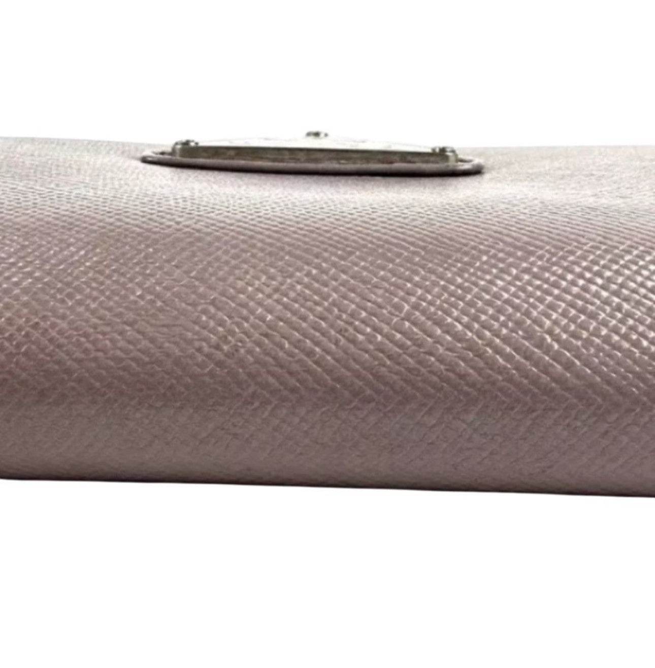 Prada Safiano Leather Pink Wallet for women in excellent used condition with Tra-angular metal Prada Logo - Luxbrandz