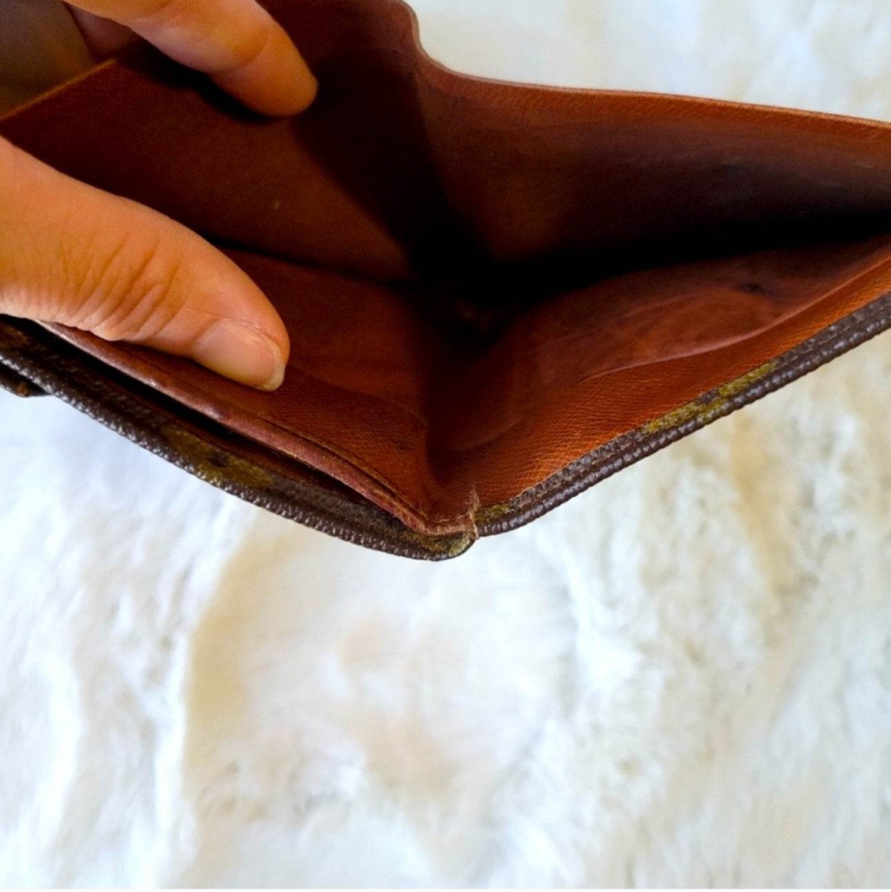 Louis Vuitton Monogram Elsie Compact Wallet in Excellent Condition. - Luxbrandz