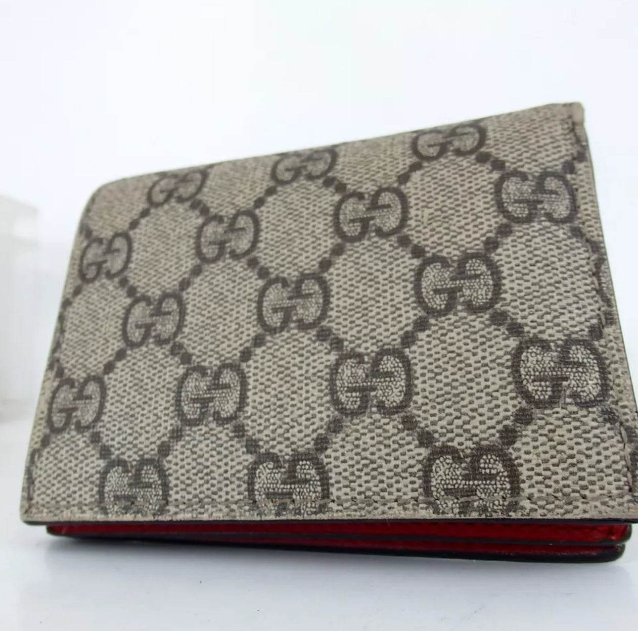 Authentic GUCCI 476050.1147 GG Supreme Cherry wallet PVC/leatherin excellent condition - Luxbrandz