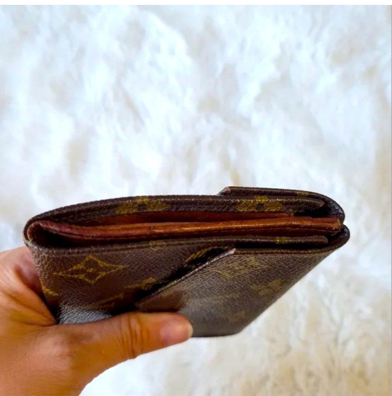Louis Vuitton Monogram Elsie Compact Wallet in Excellent Condition. - Luxbrandz