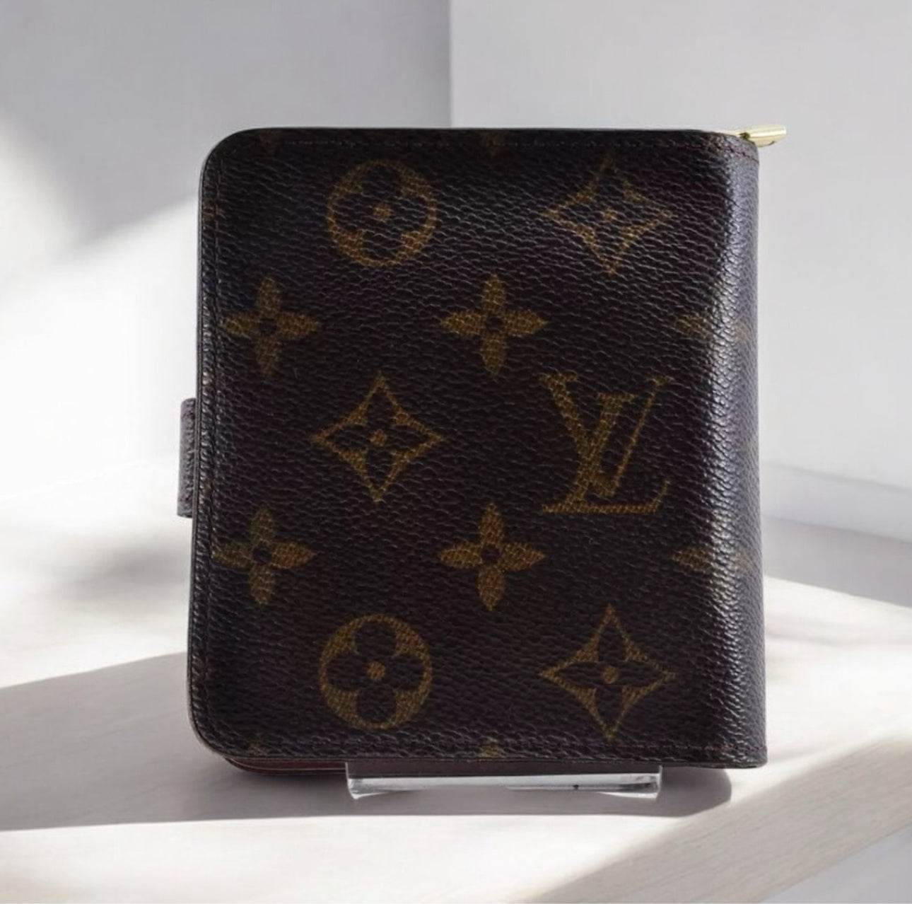 Louis Vuitton LV Monogram Bi-Fold Wallet Leather PVC Brown Used Auth 8B12330 - Luxbrandz