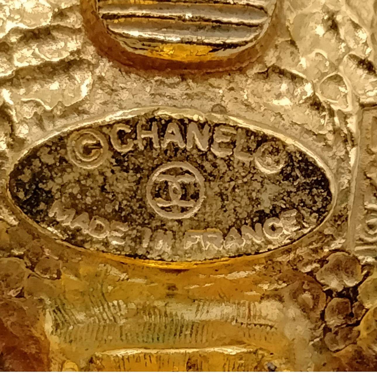 Chanel Earrings Beiges in excellent condition mint - Luxbrandz