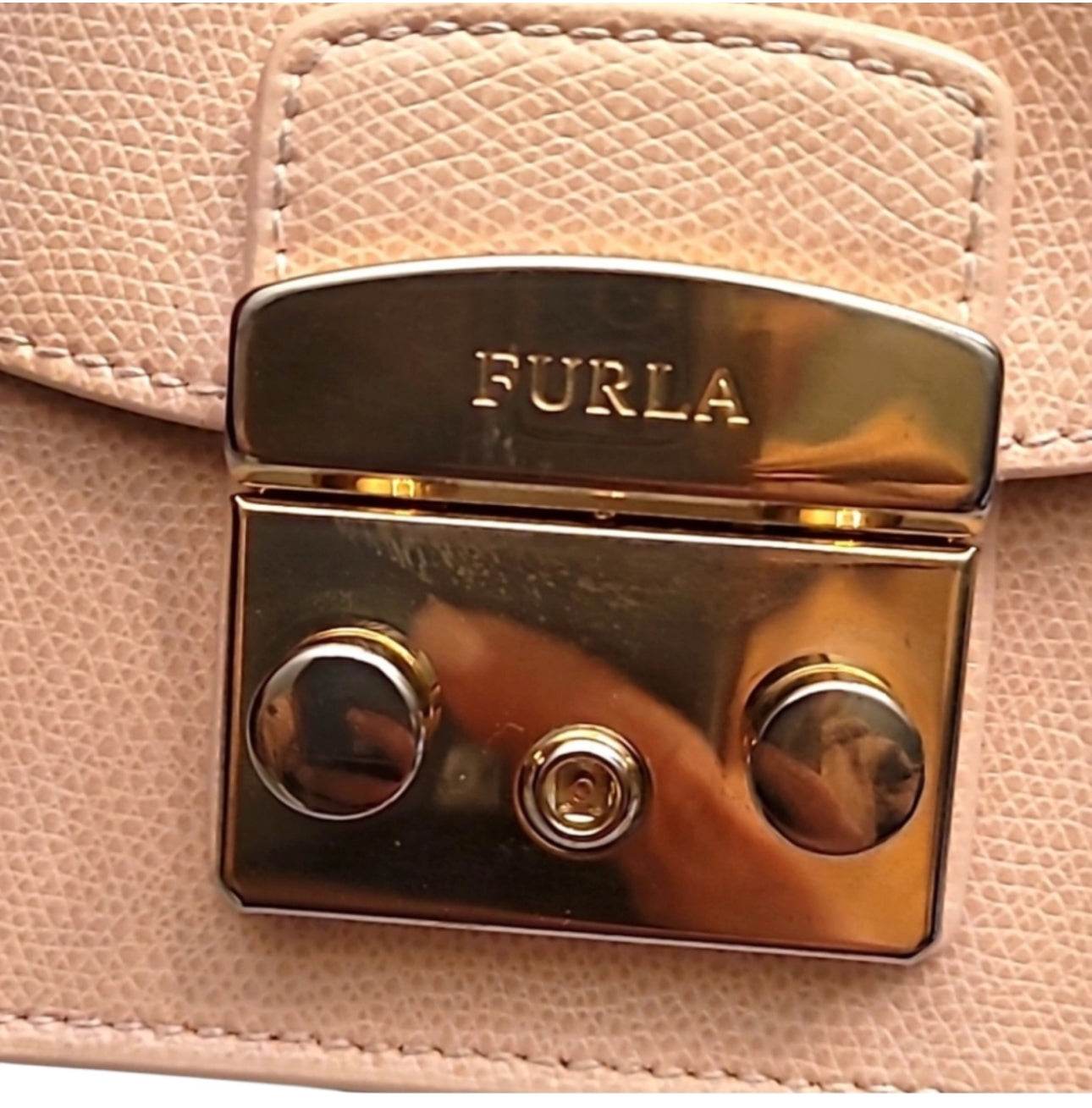 Furla Metropolis Crossbody Bag Pink Leather in Excellent Condition luxury brand premium Italian leather - Luxbrandz