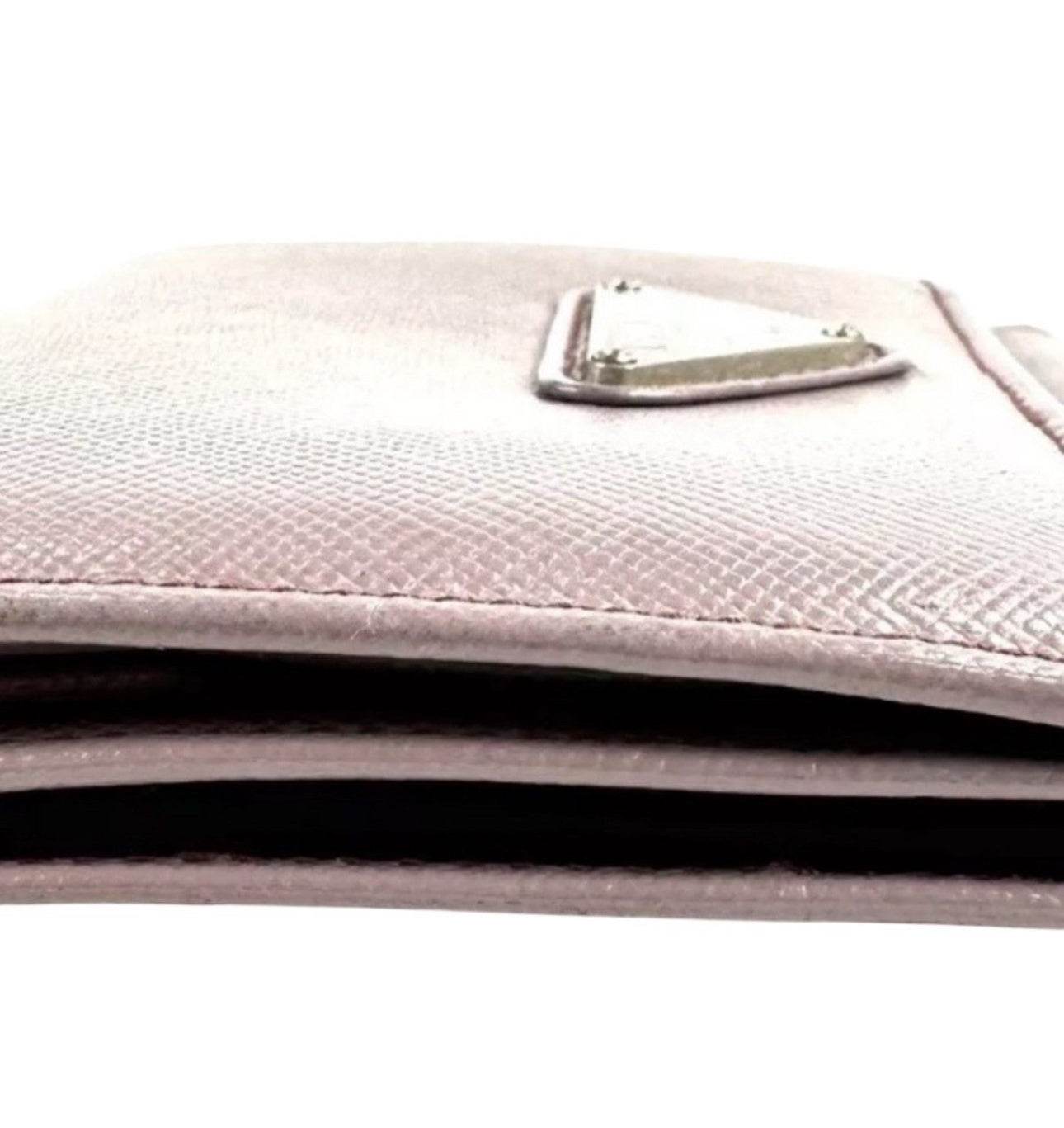 Prada Safiano Leather Pink Wallet for women in excellent used condition with Tra-angular metal Prada Logo - Luxbrandz
