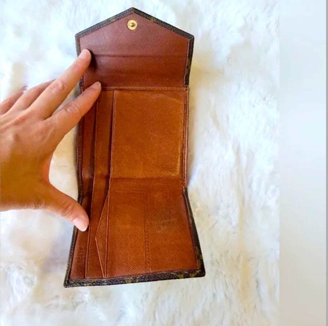 Louis Vuitton Monogram Elsie Compact Wallet in Excellent Condition. - Luxbrandz