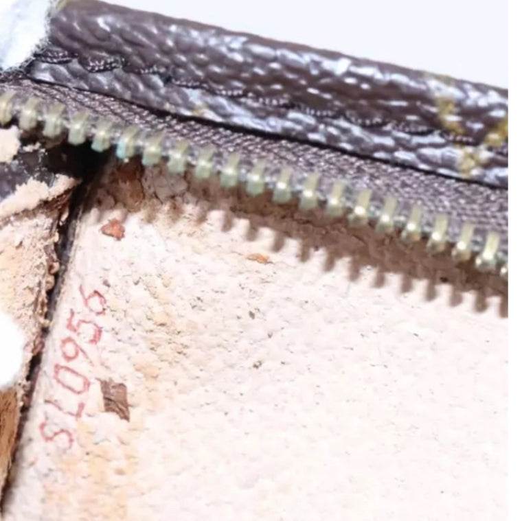 LOUIS Vuitton Monogram Pochette Toilettry Canvas Pouch in Excellent Condition - Luxbrandz