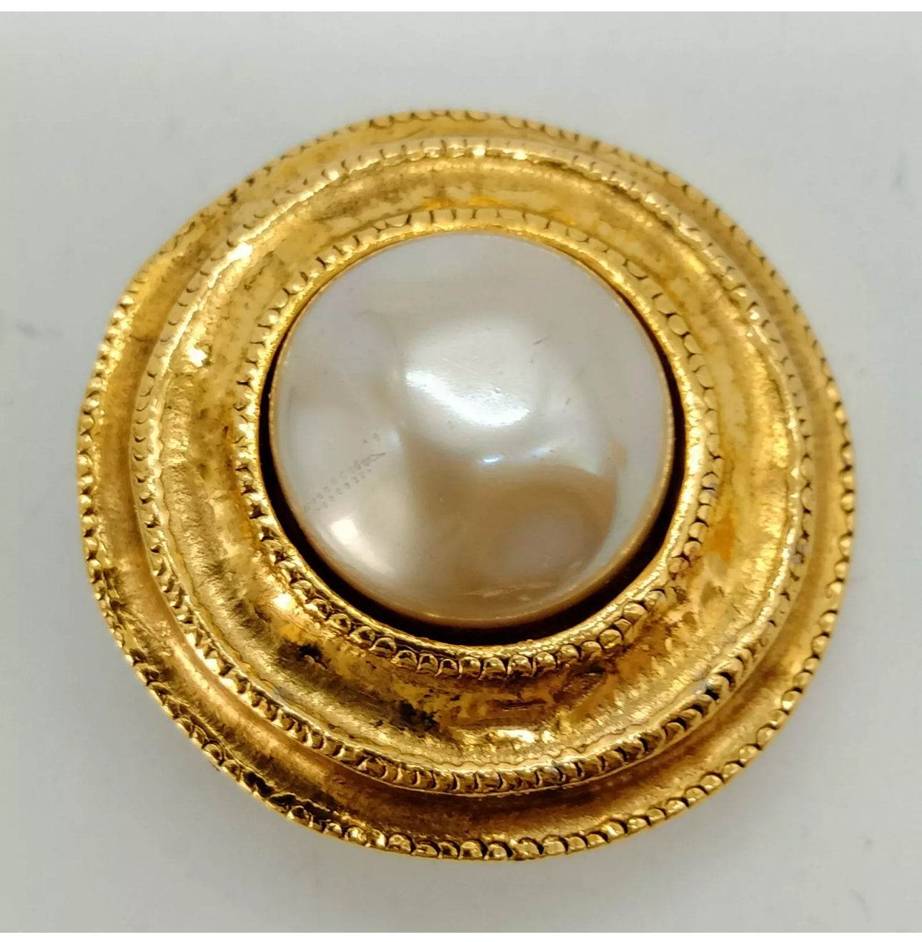 Chanel Earrings Beiges in excellent condition mint - Luxbrandz