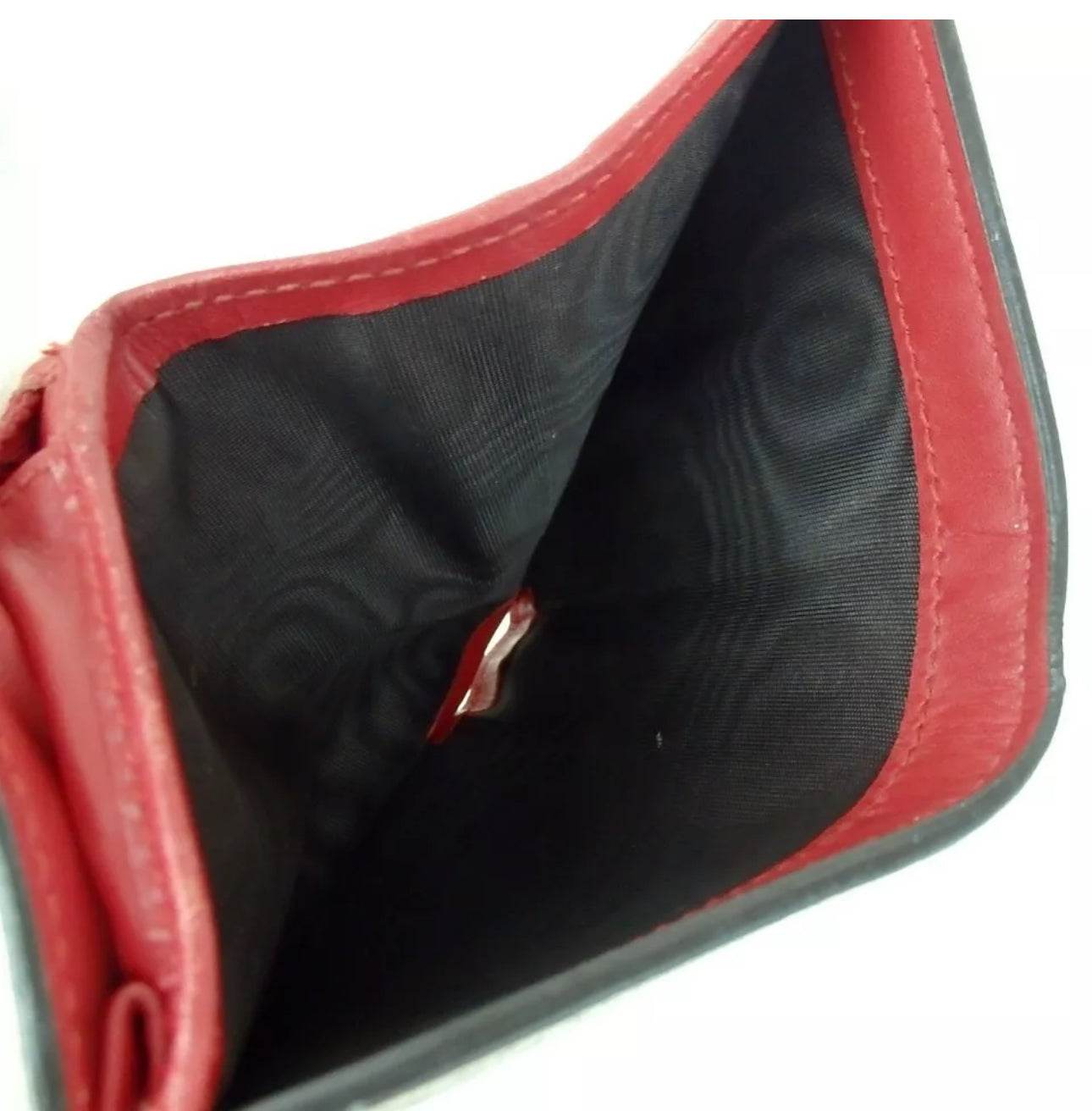 Authentic GUCCI 476050.1147 GG Supreme Cherry wallet PVC/leatherin excellent condition - Luxbrandz