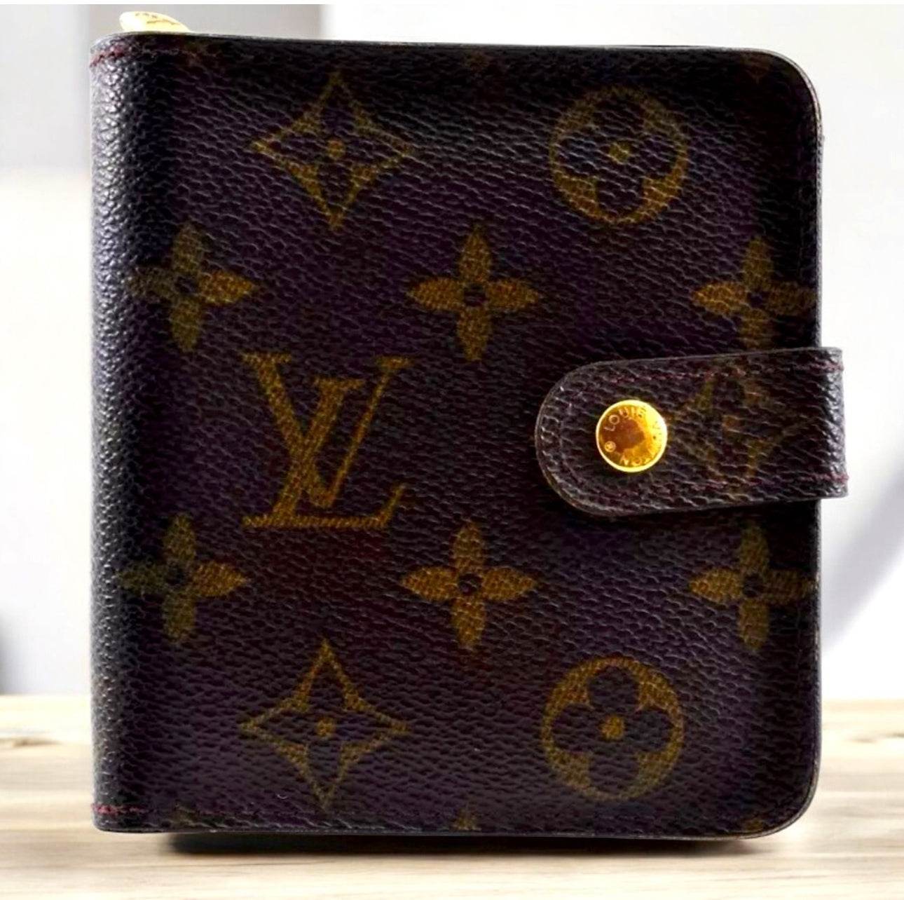 Louis Vuitton LV Monogram Bi-Fold Wallet Leather PVC Brown Used Auth 8B12330 - Luxbrandz