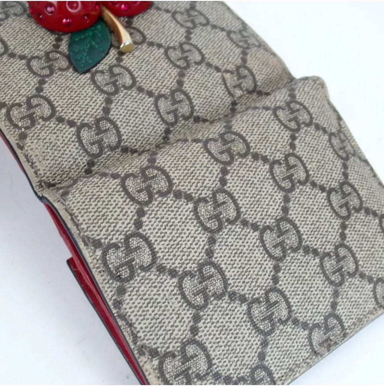 Authentic GUCCI 476050.1147 GG Supreme Cherry wallet PVC/leatherin excellent condition - Luxbrandz