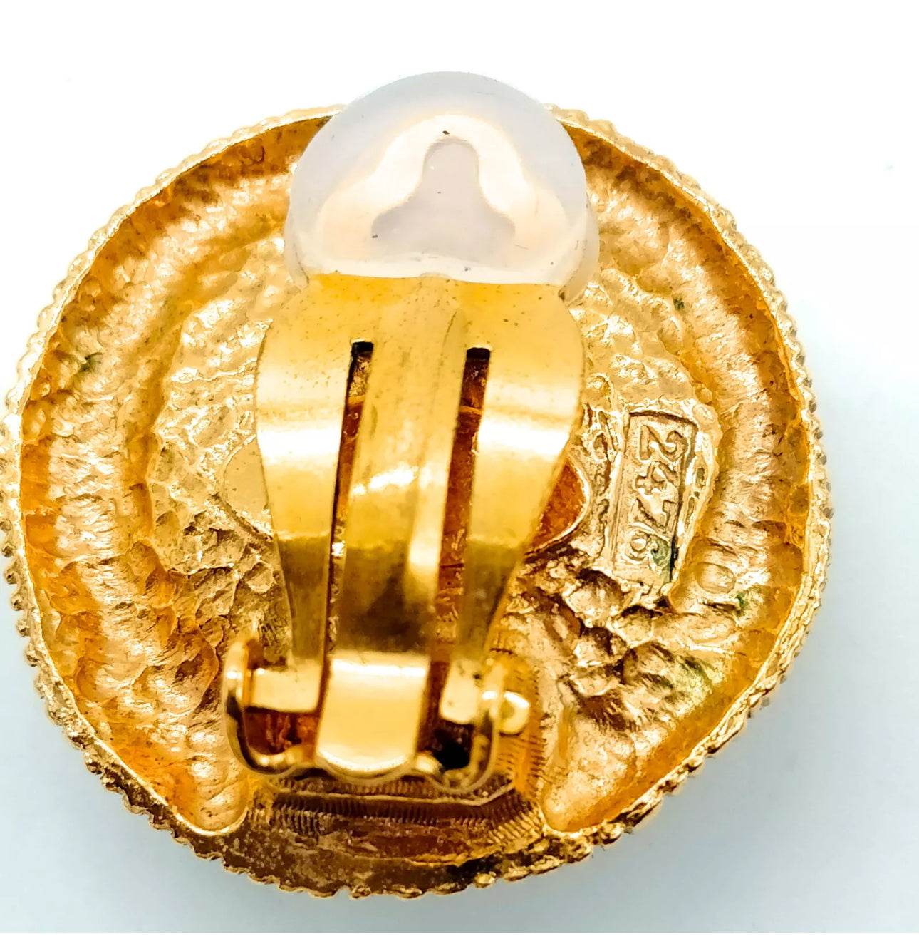 Chanel Earrings Beiges in excellent condition mint - Luxbrandz