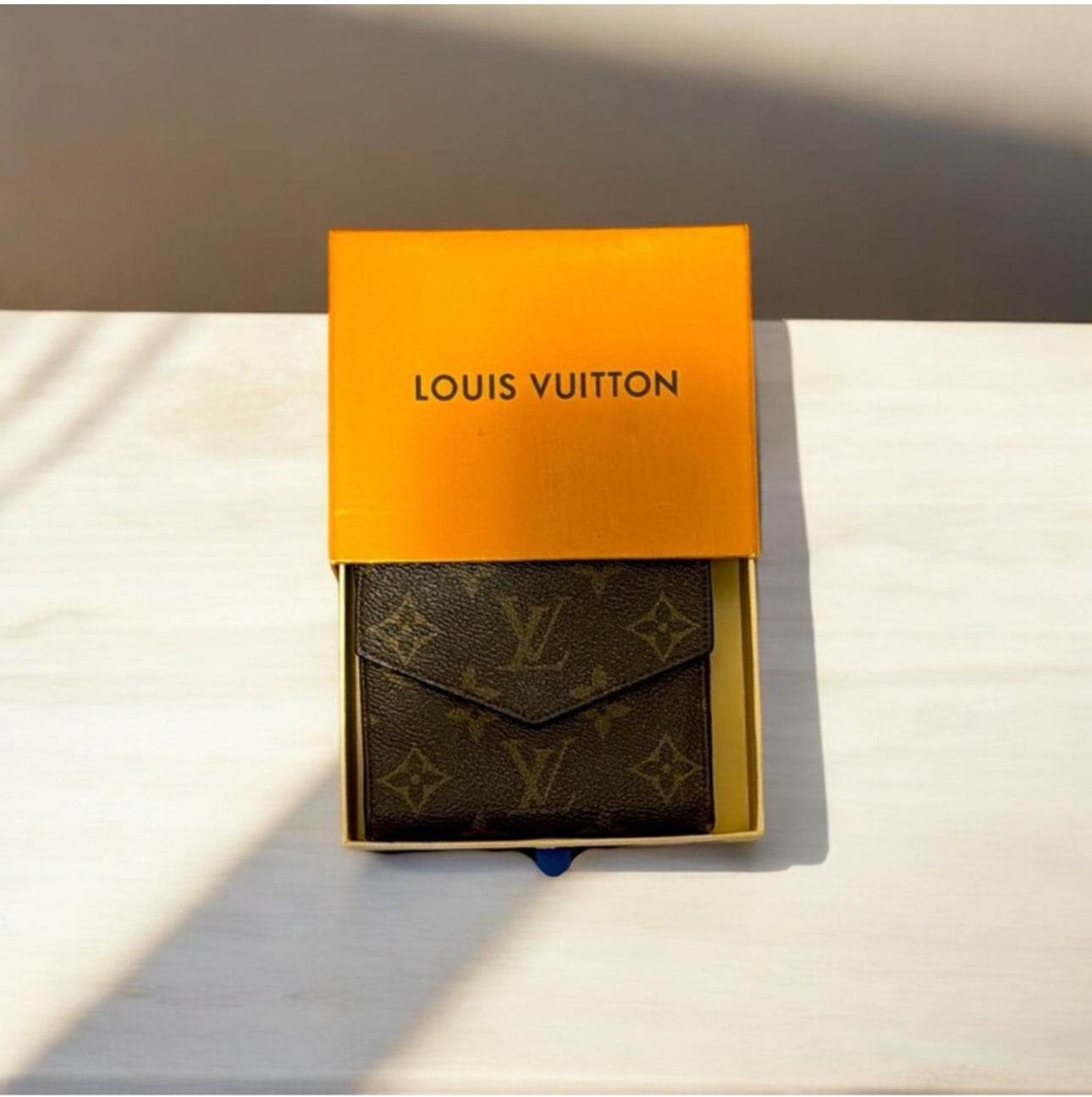 Louis Vuitton Monogram Elsie Compact Wallet in Excellent Condition. - Luxbrandz