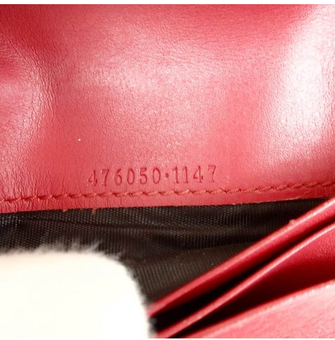 Authentic GUCCI 476050.1147 GG Supreme Cherry wallet PVC/leatherin excellent condition - Luxbrandz