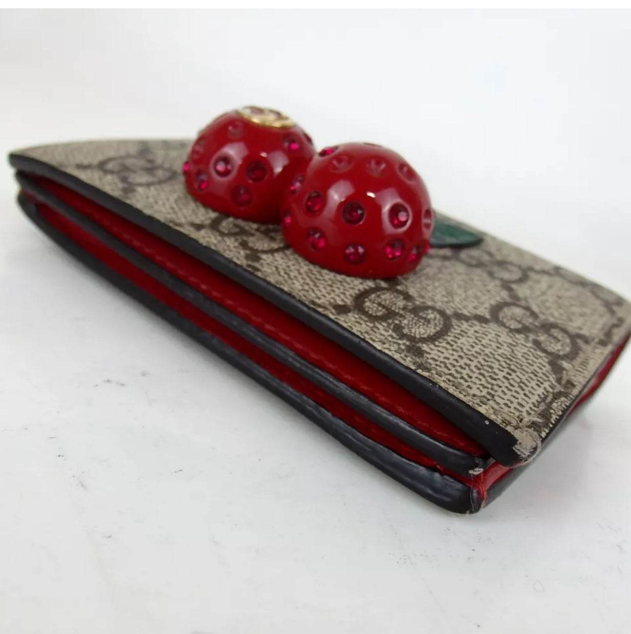 Authentic GUCCI 476050.1147 GG Supreme Cherry wallet PVC/leatherin excellent condition - Luxbrandz