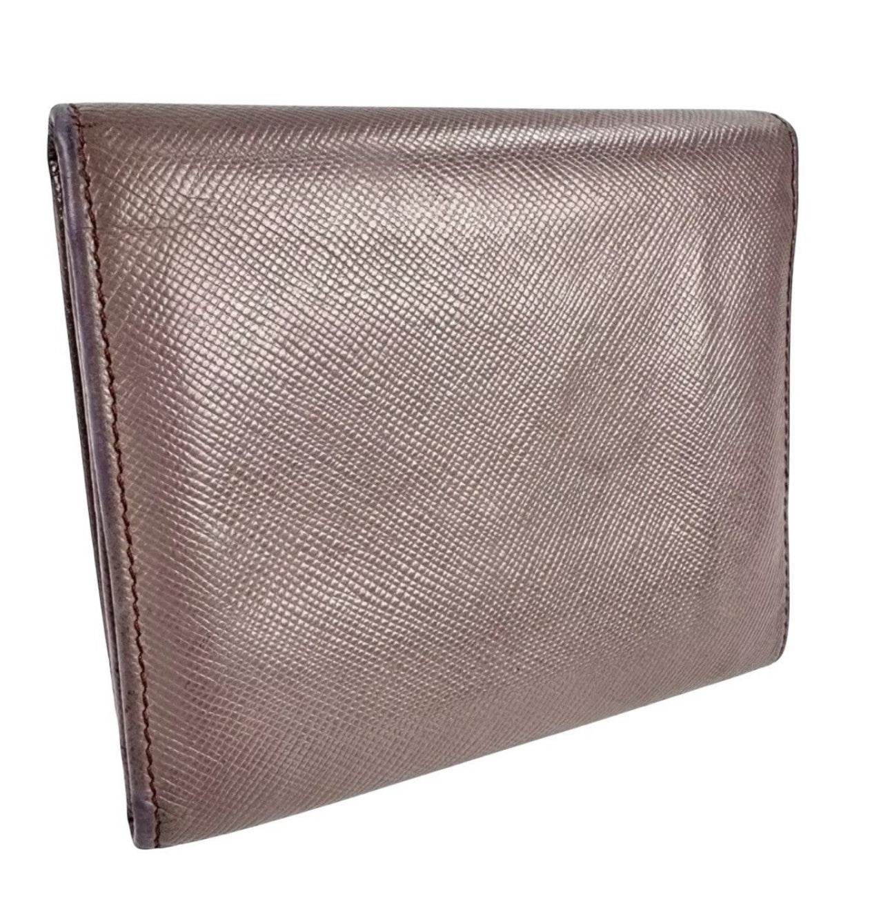Prada Safiano Leather Pink Wallet for women in excellent used condition with Tra-angular metal Prada Logo - Luxbrandz