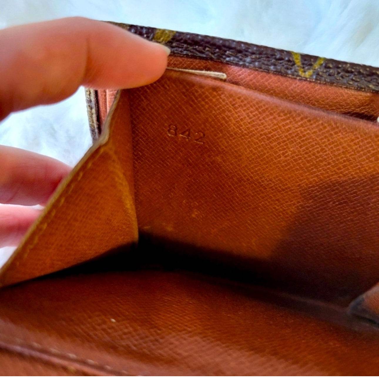 Louis Vuitton Monogram Elsie Compact Wallet in Excellent Condition. - Luxbrandz