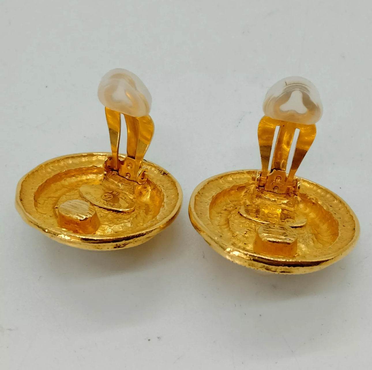 Chanel Earrings Beiges in excellent condition mint - Luxbrandz
