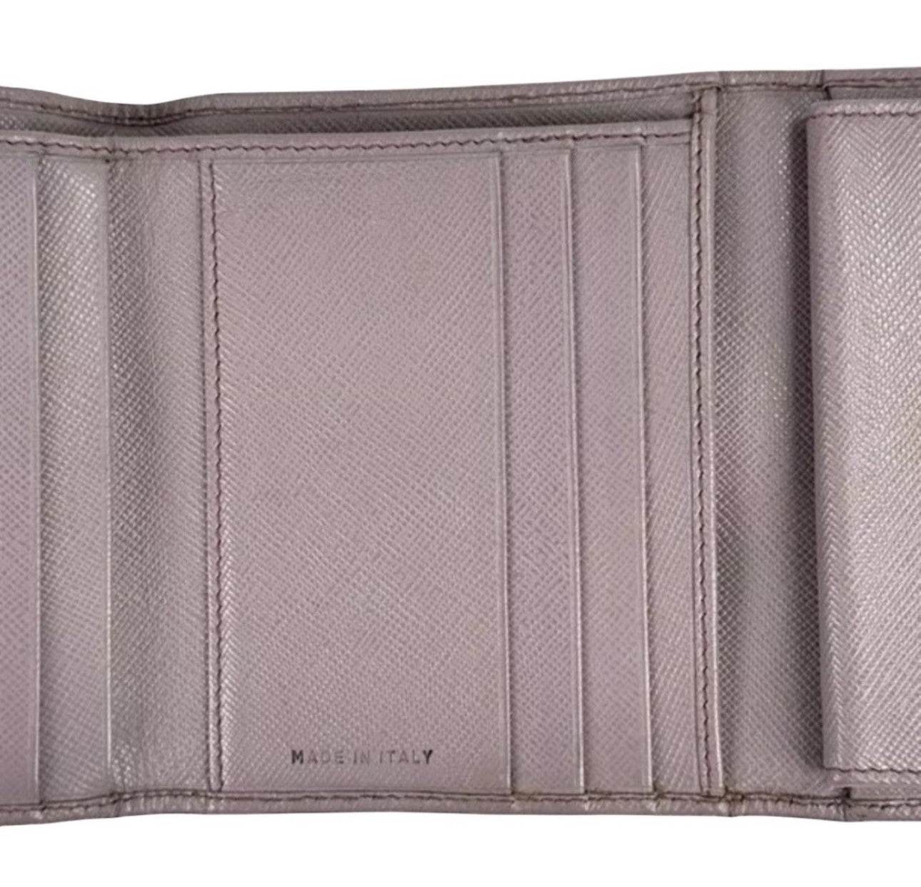 Prada Safiano Leather Pink Wallet for women in excellent used condition with Tra-angular metal Prada Logo - Luxbrandz