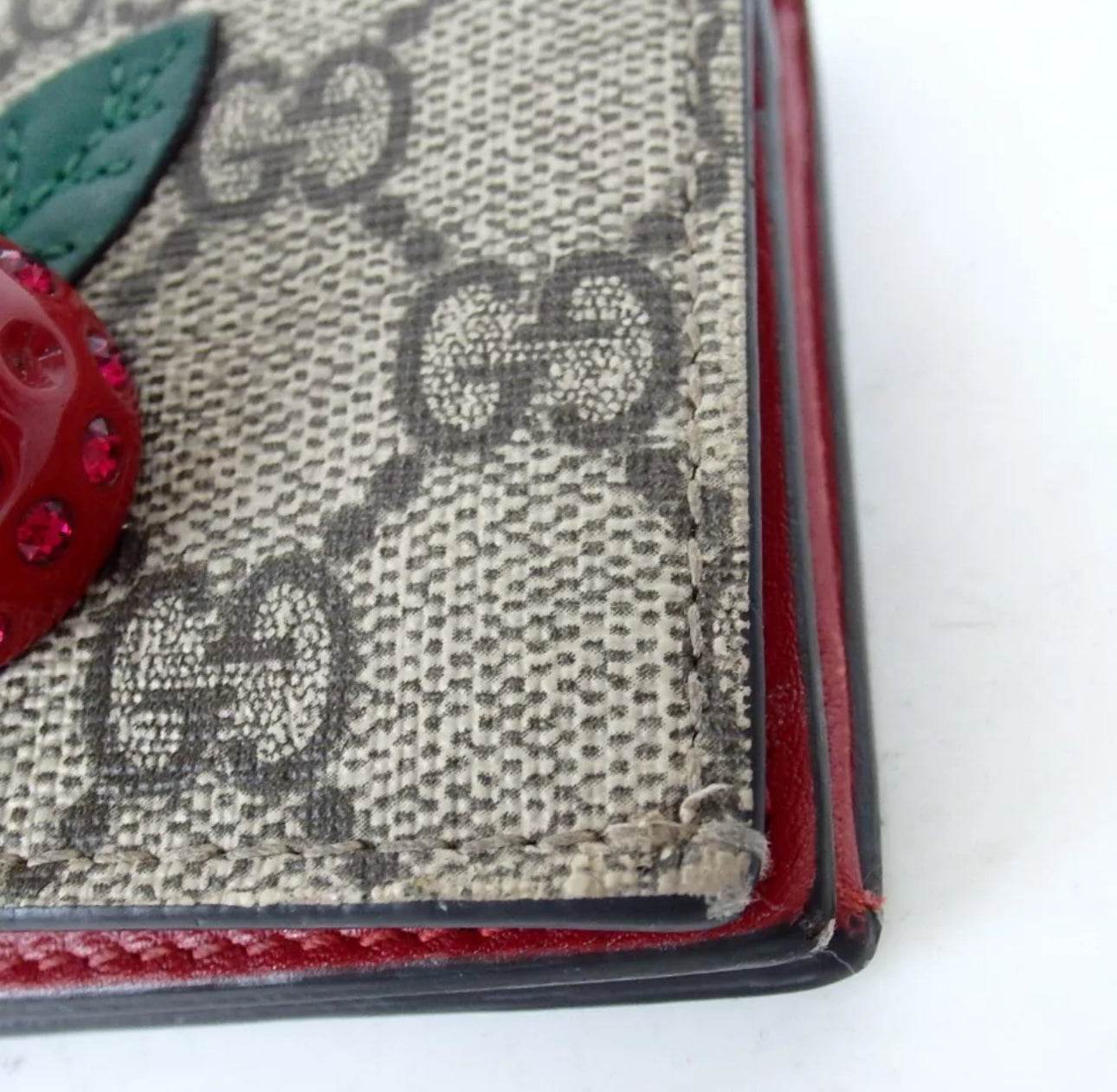 Authentic GUCCI 476050.1147 GG Supreme Cherry wallet PVC/leatherin excellent condition - Luxbrandz