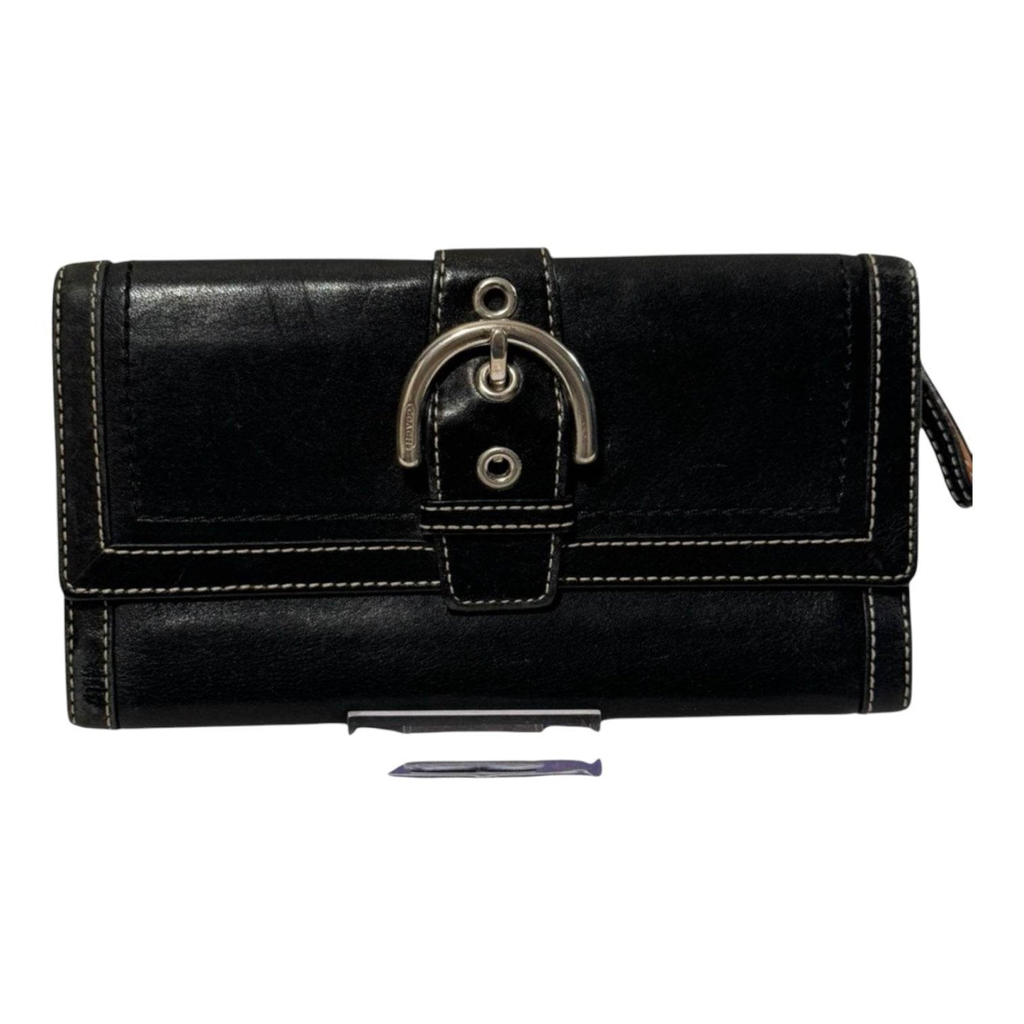 Coach women’s signature Leather Wallet in mint condition - Luxbrandz