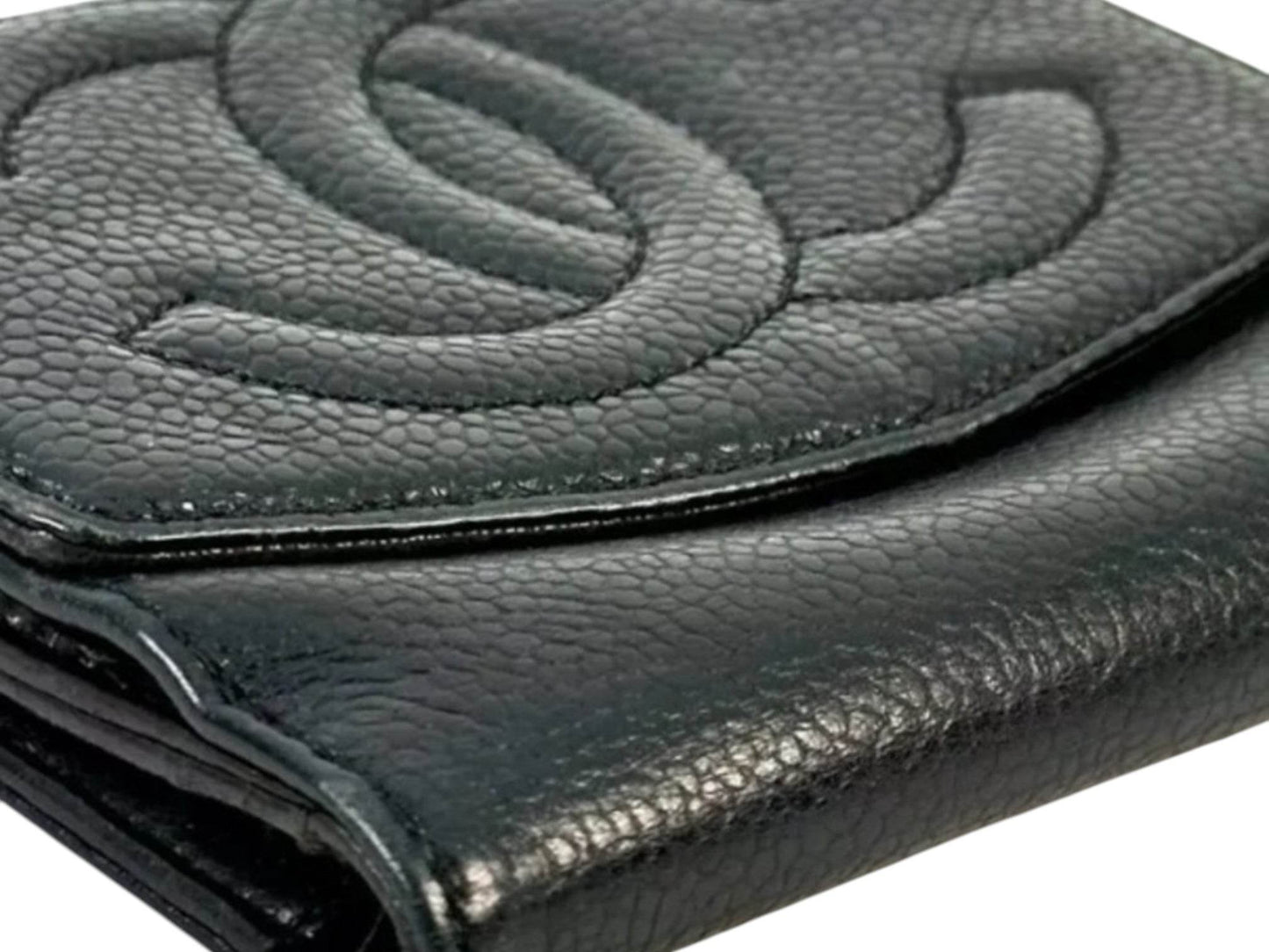 CHANEL Wallet BIfold Caviar Skin CoCo Mark in excellent used condition - Luxbrandz