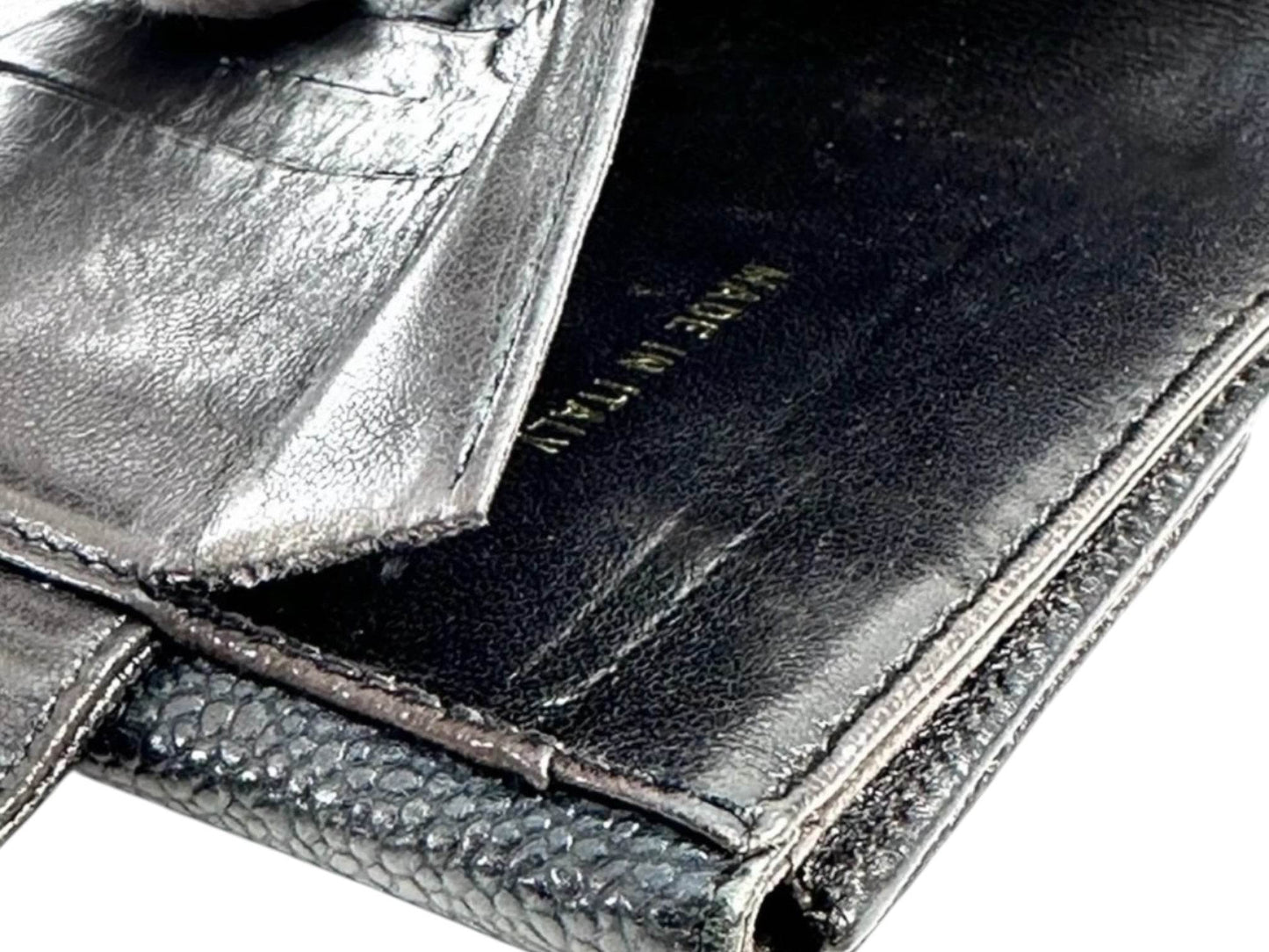 CHANEL Wallet BIfold Caviar Skin CoCo Mark in excellent used condition - Luxbrandz