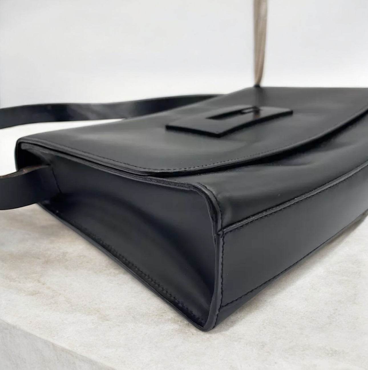 GUCCI Shoulder Bag Enamel Black Auth genuine premium quality Italian leather excellent condition - Luxbrandz