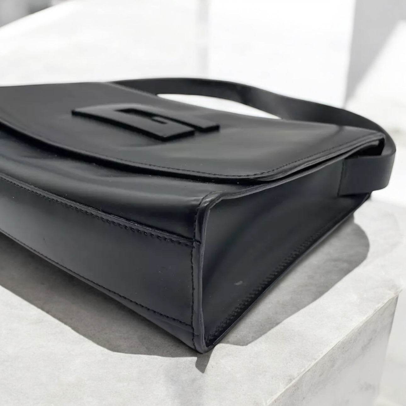 GUCCI Shoulder Bag Enamel Black Auth genuine premium quality Italian leather excellent condition - Luxbrandz