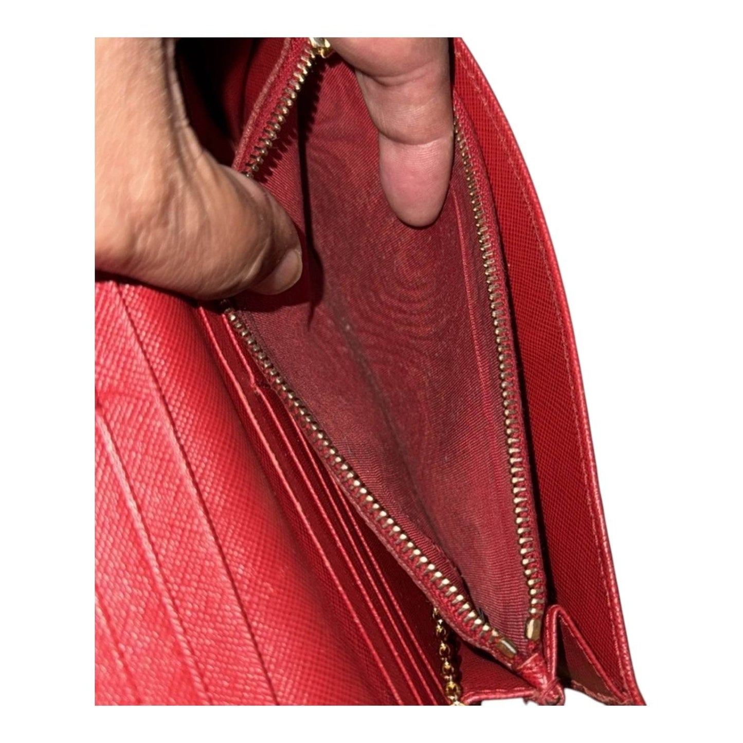 Prada SAFIANO Leather Wallet in Pink Color in excellent condition - Luxbrandz