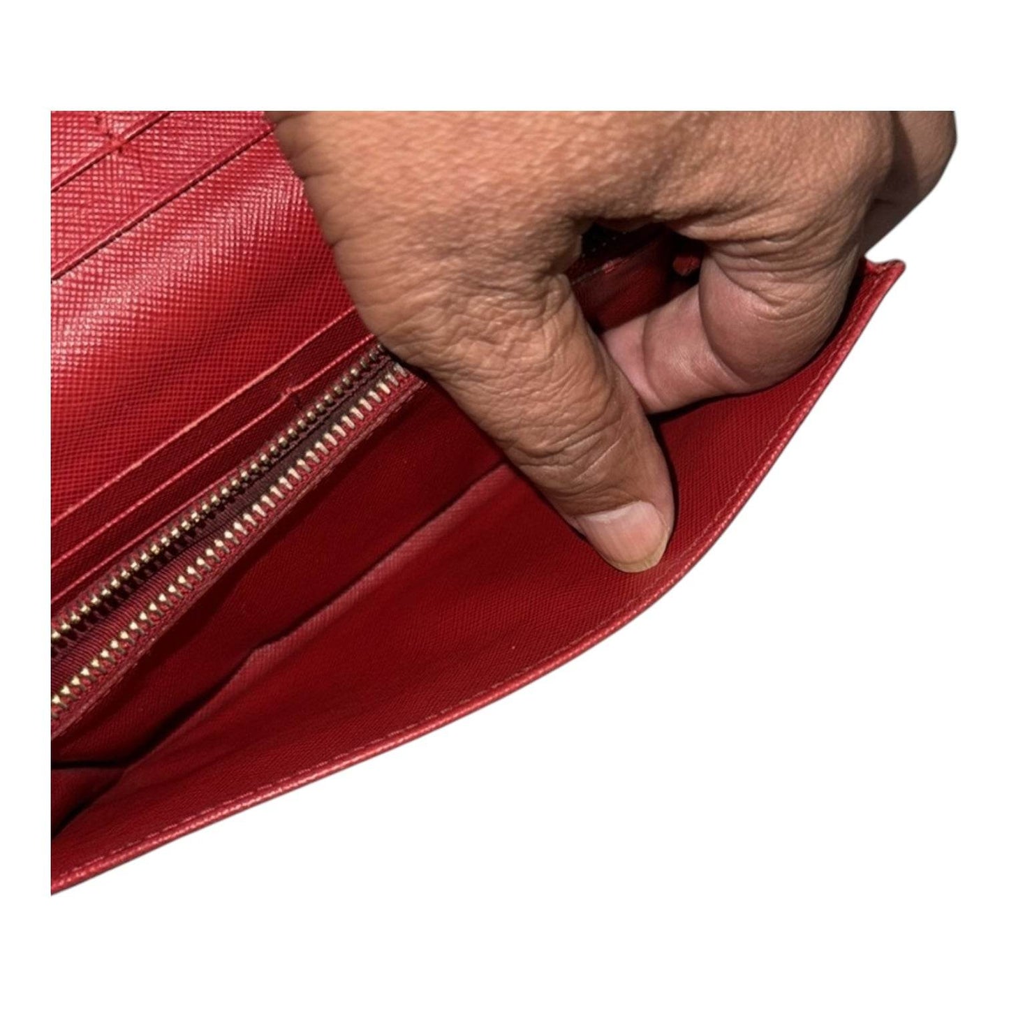 Prada SAFIANO Leather Wallet in Pink Color in excellent condition - Luxbrandz