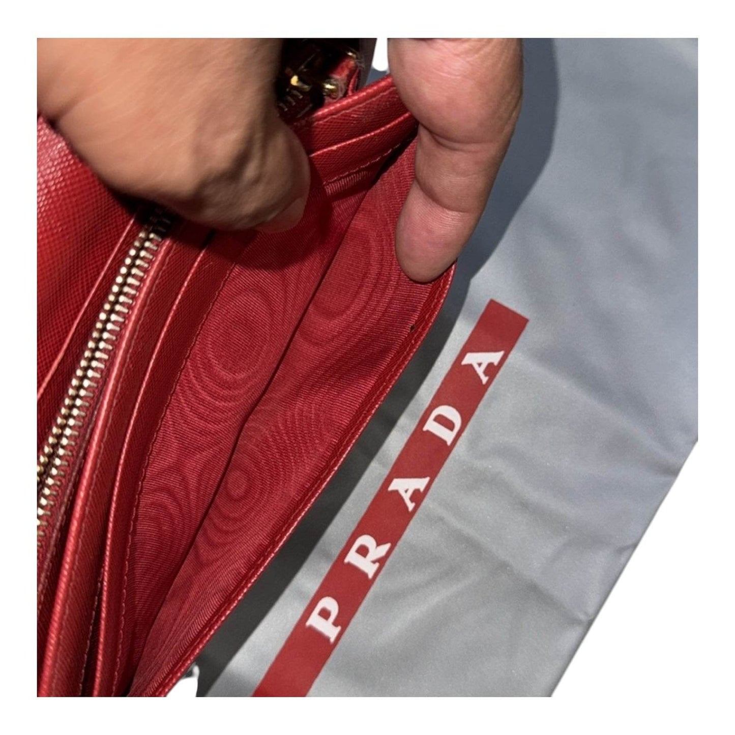 Prada SAFIANO Leather Wallet in Pink Color in excellent condition - Luxbrandz