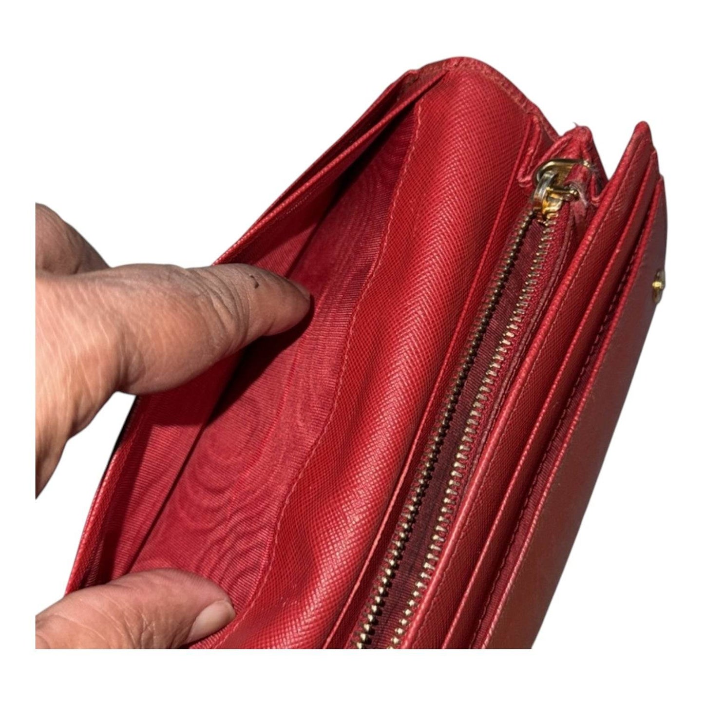 Prada SAFIANO Leather Wallet in Pink Color in excellent condition - Luxbrandz