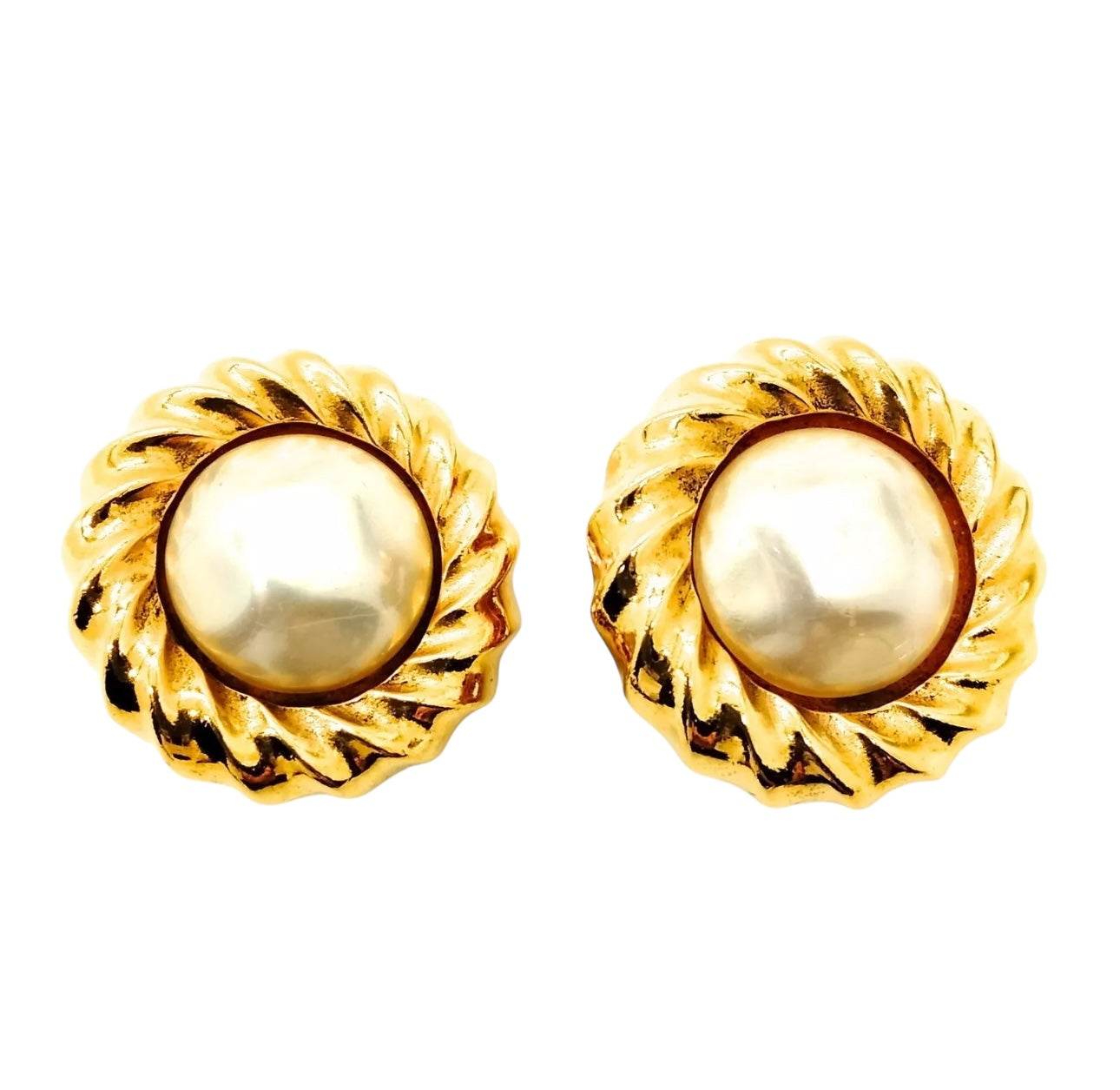 Chanel Earring Gold Whites Luxury Brand in Mint Condition - Luxbrandz