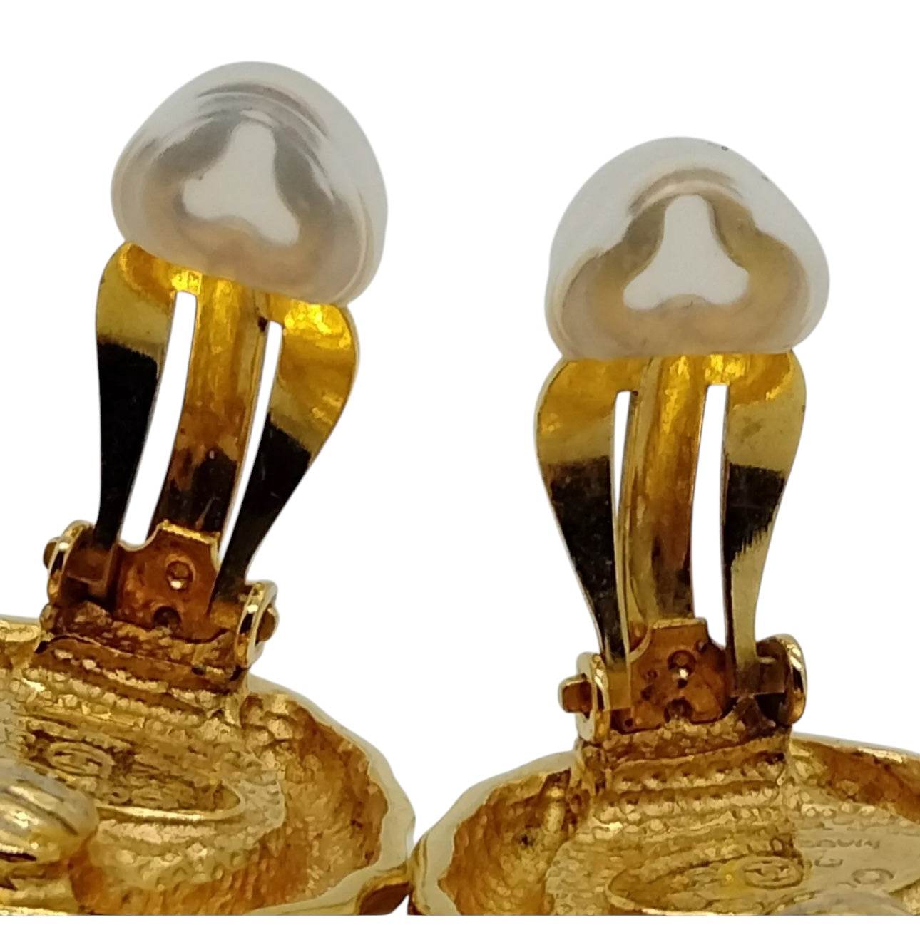 Chanel Earring Gold Whites Luxury Brand in Mint Condition - Luxbrandz