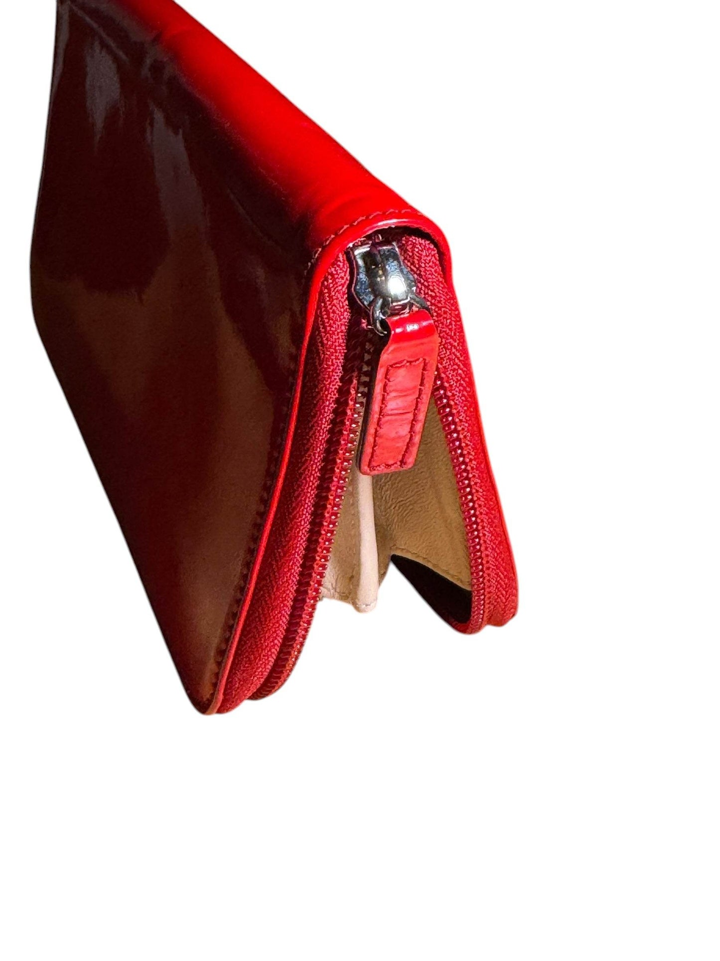 SALVATORE FERRAGAMO GINNY RED BOW PATENT LEATHER HANDBAG WITH SILVER CHAIN STRAP - Luxbrandz