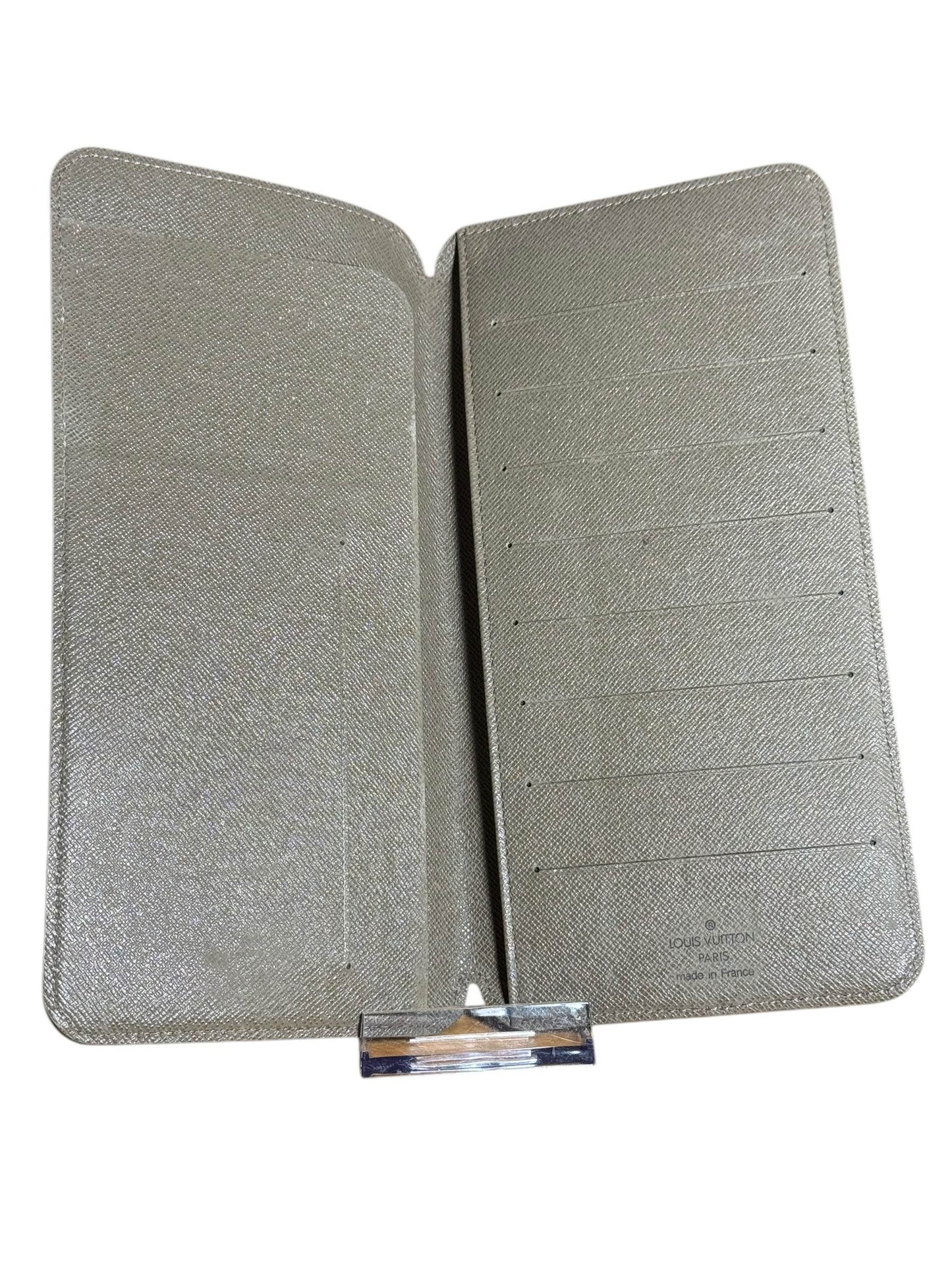 LV WALLET TRAVEL FOLIO NEVER USED IN MINT CONDITION - Luxbrandz
