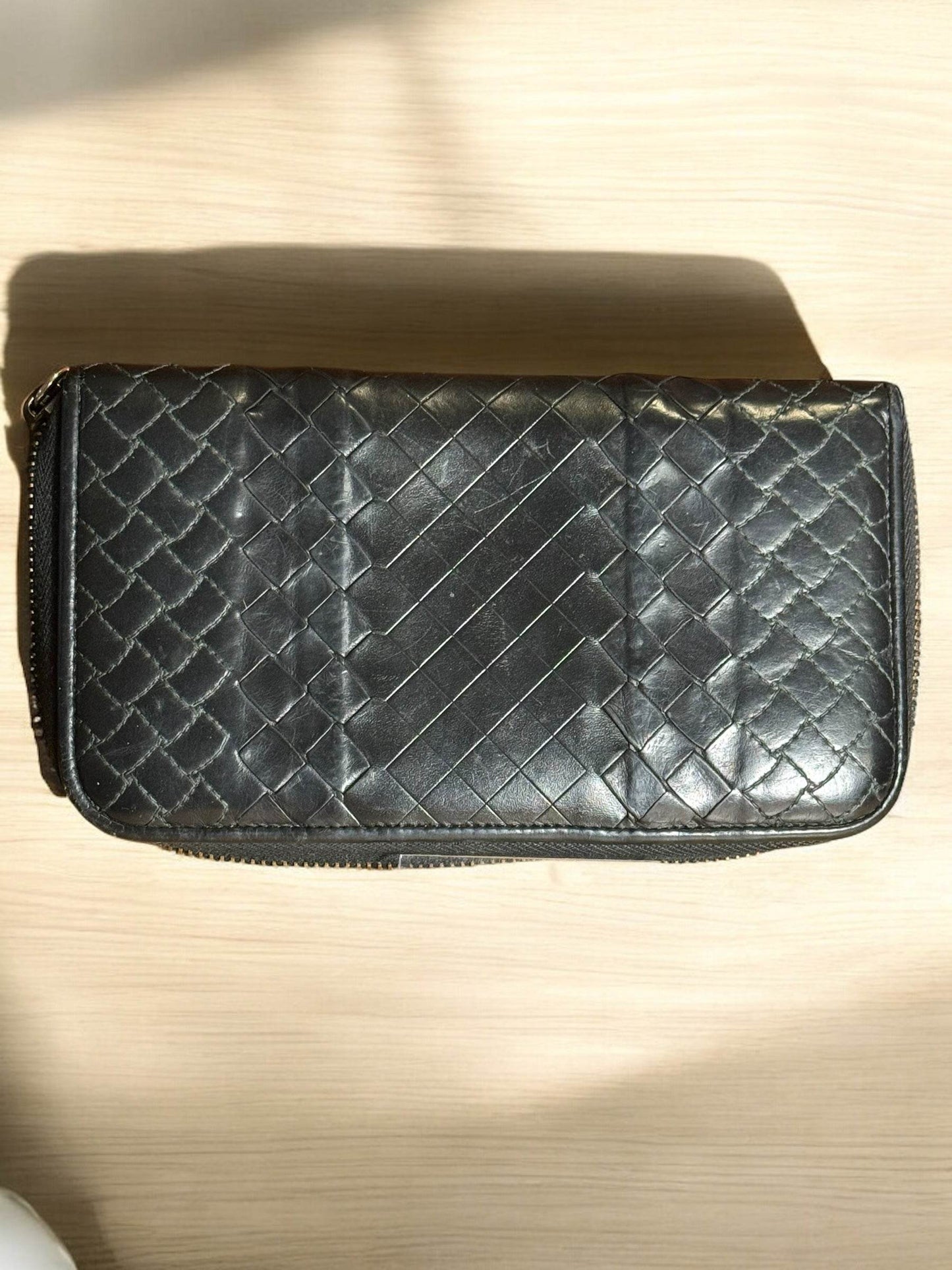 Intrecciato Piccolo Zip Around Wallet in NWOT Condition in soft Lambskinn black - Luxbrandz