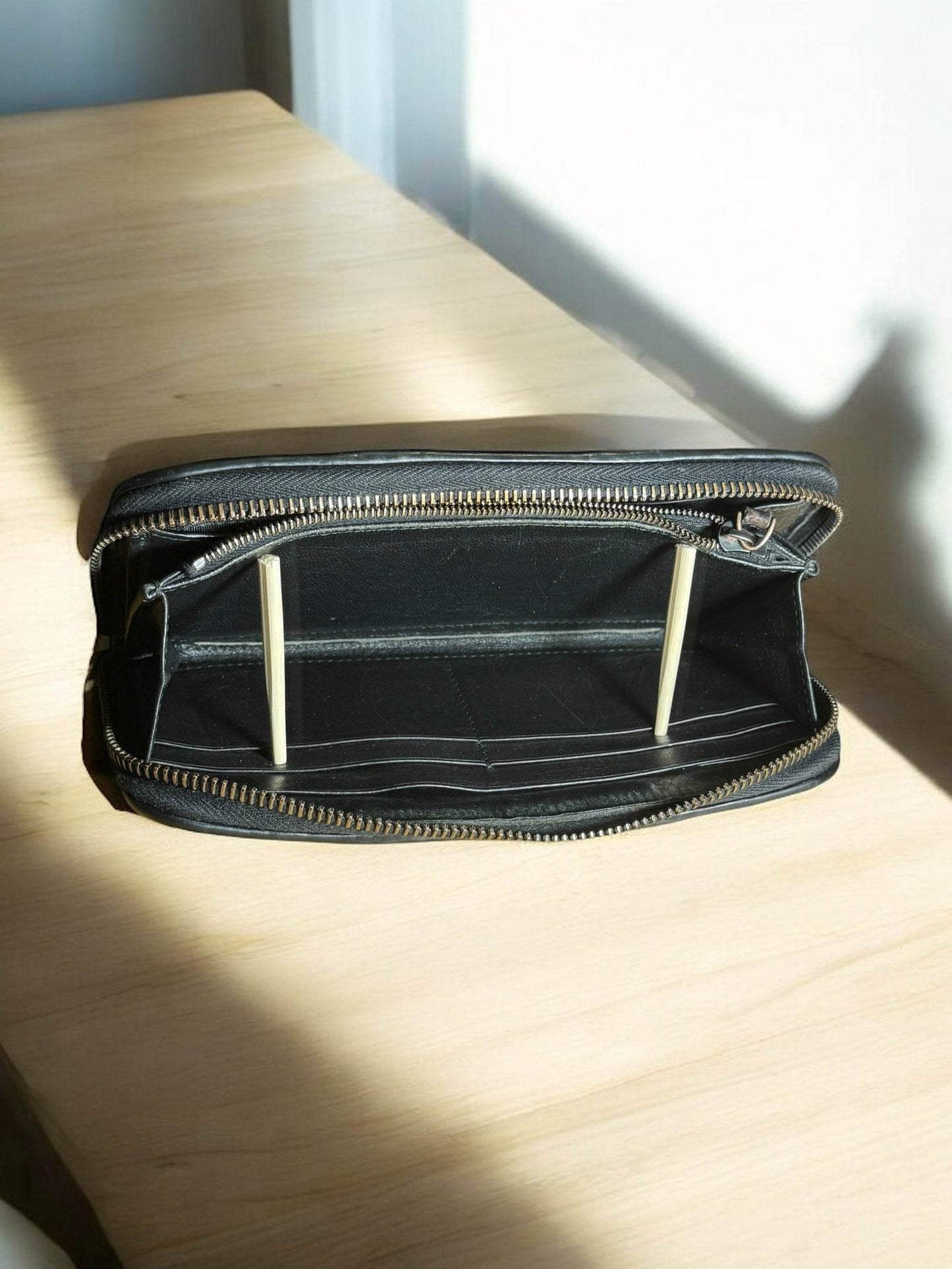 Intrecciato Piccolo Zip Around Wallet in NWOT Condition in soft Lambskinn black - Luxbrandz