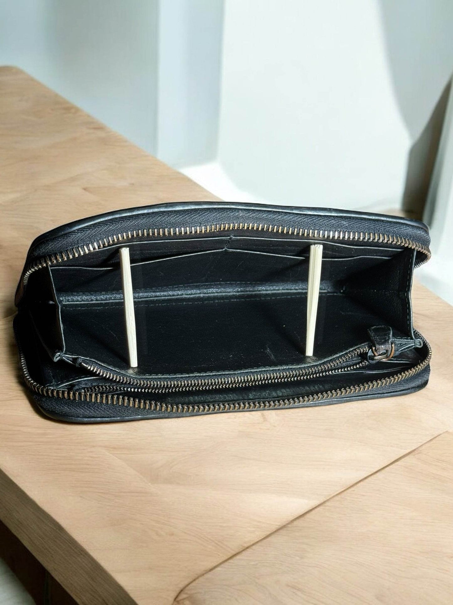 Intrecciato Piccolo Zip Around Wallet in NWOT Condition in soft Lambskinn black - Luxbrandz