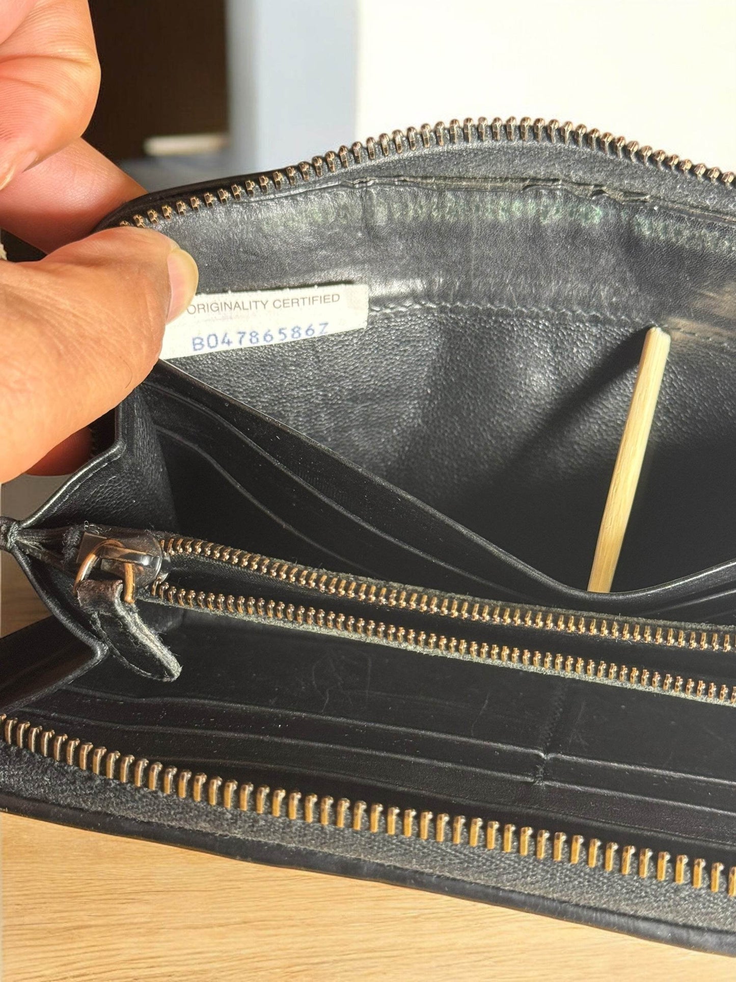Intrecciato Piccolo Zip Around Wallet in NWOT Condition in soft Lambskinn black - Luxbrandz