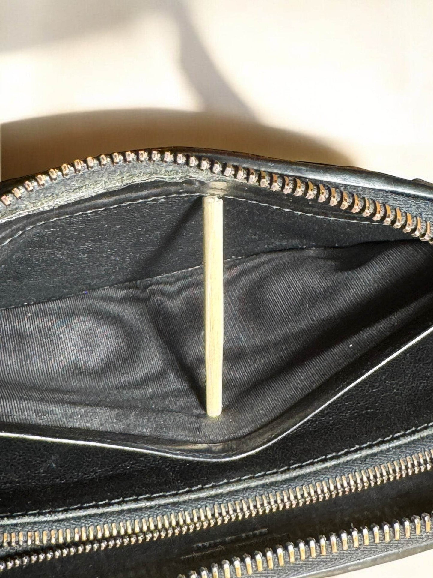 Intrecciato Piccolo Zip Around Wallet in NWOT Condition in soft Lambskinn black - Luxbrandz