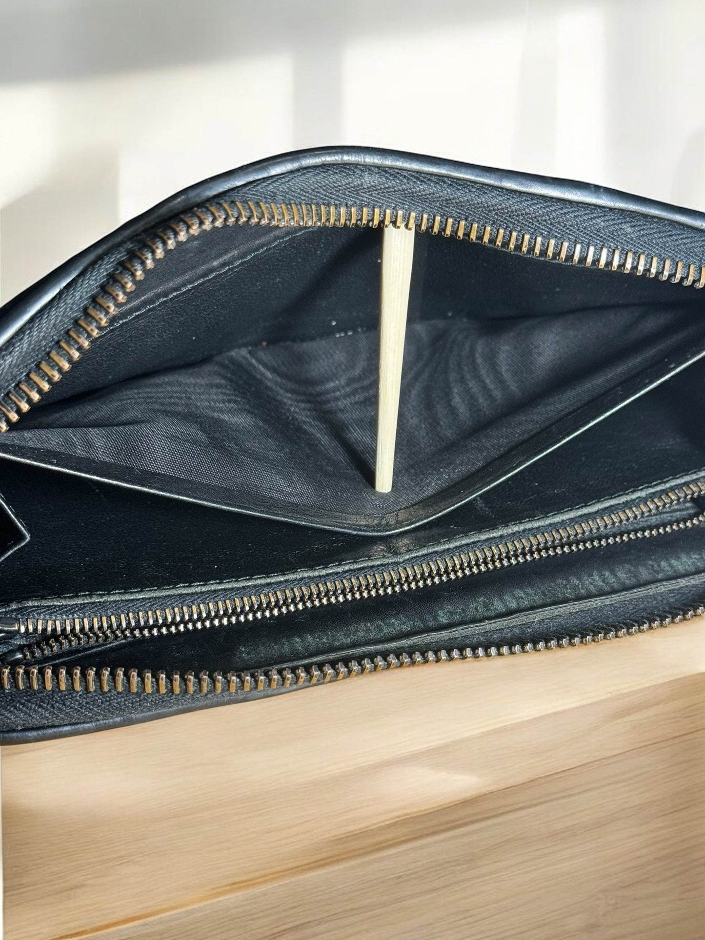 Intrecciato Piccolo Zip Around Wallet in NWOT Condition in soft Lambskinn black - Luxbrandz